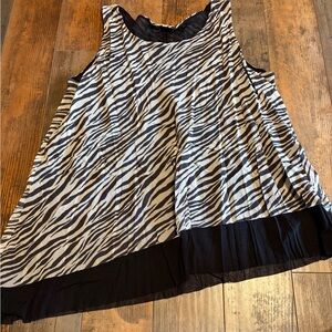 Women’s Avenue black and gray zebra patterned tank top size 18/20